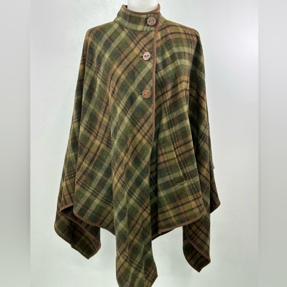 100% Lambs Wool Green Plaid Poncho Cape with Leather Buttons-OS
